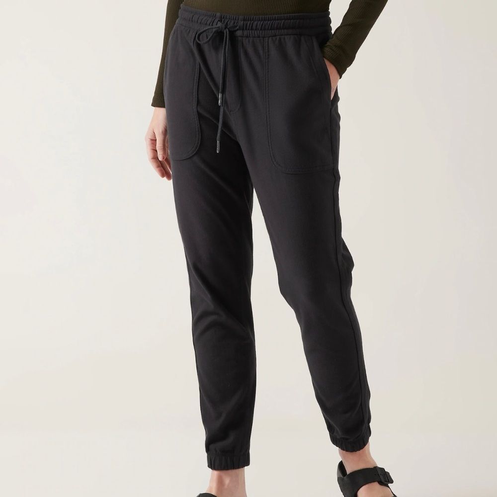 Athleta Farallon black athleisure joggers with pockets women’s size small 6